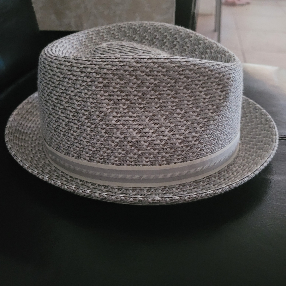 Bailey Mannes Trilby, Light Gray, Very Good Condition,  Size Large, 1 5/8" Brim.